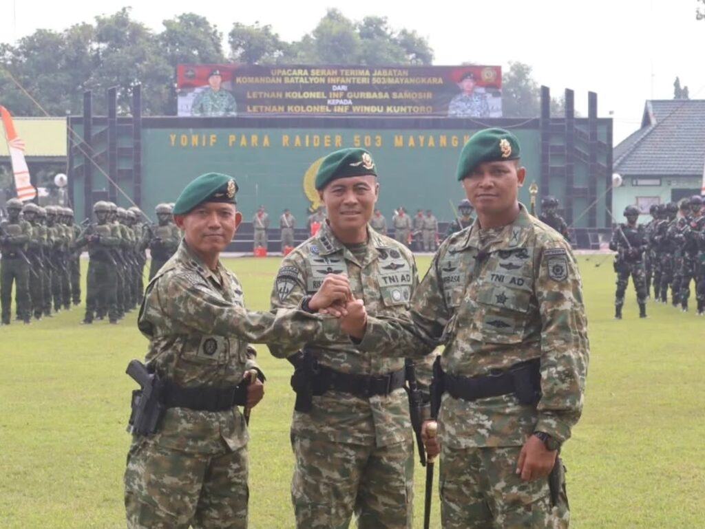 Ikkita askar jojani sikishyapti Ikkita askar jojani sikishyapti